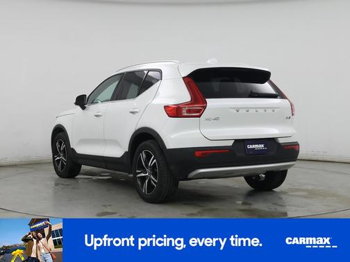2025 Volvo XC40 B5 Core Bright Theme
