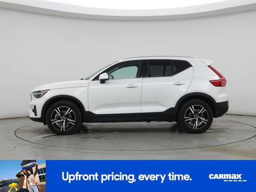 2025 Volvo XC40 B5 Core Bright Theme