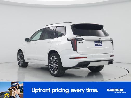 White 2023 Cadillac XT6 Sport