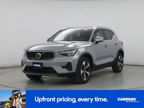 2025 Volvo XC40 B5 Plus Bright Theme