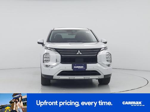 White 2023 Mitsubishi Outlander PHEV SE