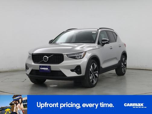 2025 Volvo XC40 B5 Plus Dark Theme