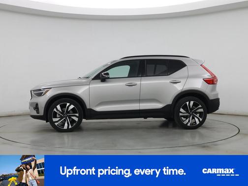 2025 Volvo XC40 B5 Plus Dark Theme
