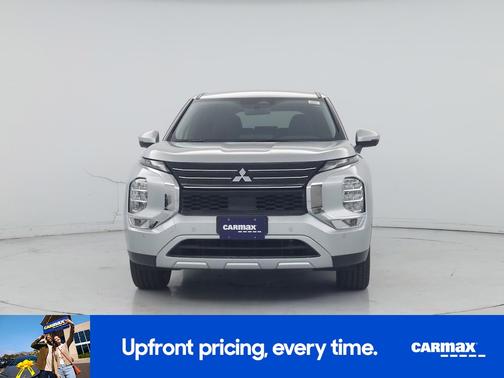 Silver 2023 Mitsubishi Outlander SE