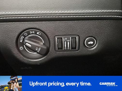 White 2023 Chrysler 300 C