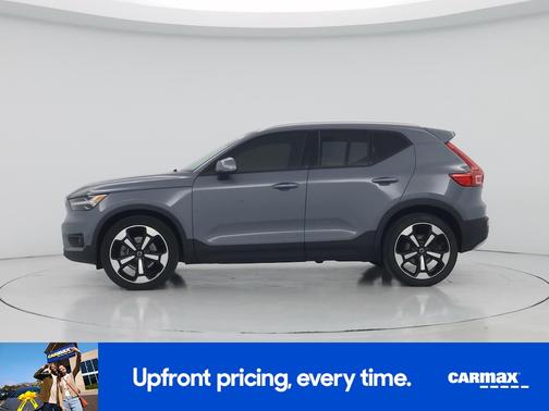 Blue 2021 Volvo XC40 T5 Momentum