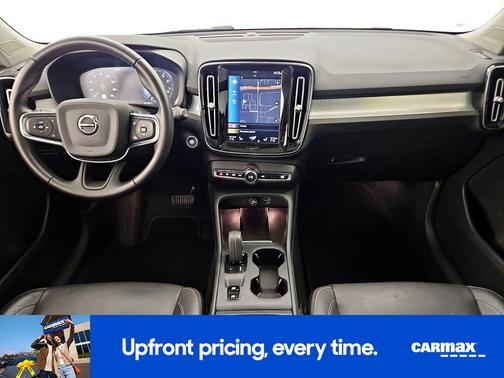 Blue 2021 Volvo XC40 T5 Momentum