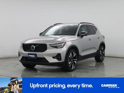 2025 Volvo XC40 B5 Plus Dark Theme