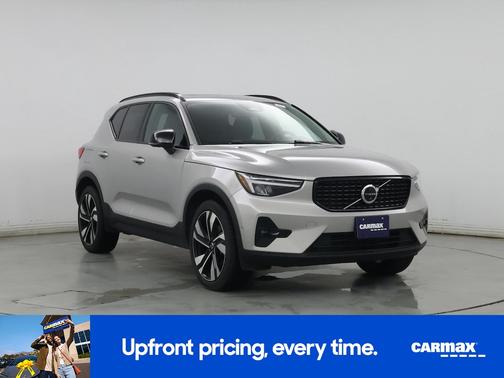 2025 Volvo XC40 B5 Plus Dark Theme
