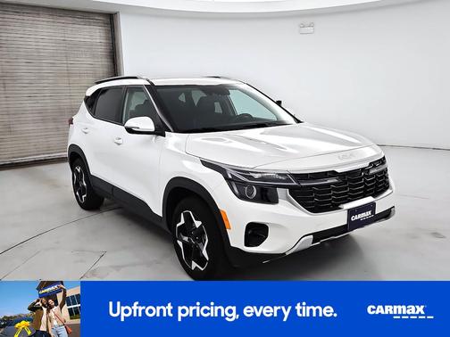 White 2025 Kia Seltos S