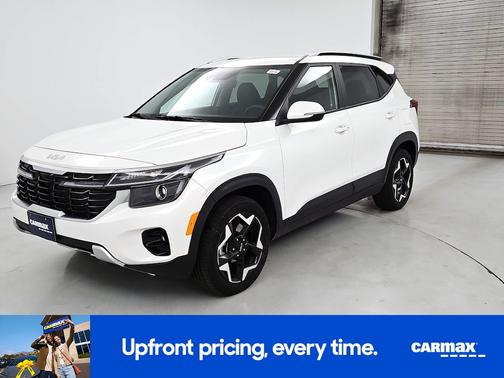 White 2025 Kia Seltos S