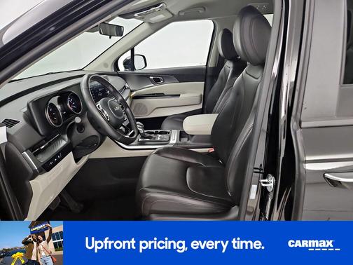 2024 Kia Carnival LX Seat Package