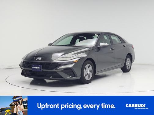 Gray 2024 Hyundai ELANTRA SE