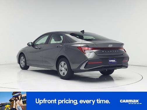 Gray 2024 Hyundai ELANTRA SE