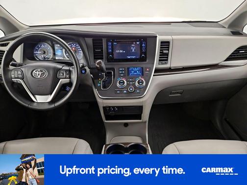 2017 Toyota Sienna XLE