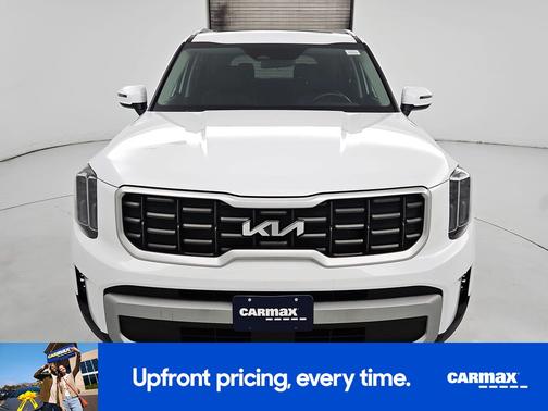 White 2023 Kia Telluride S