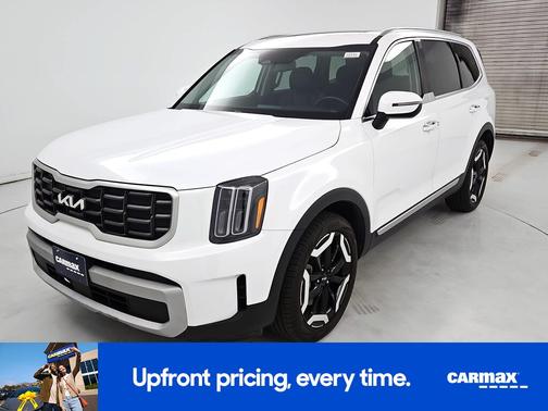 White 2023 Kia Telluride S