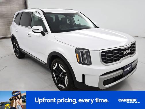 White 2023 Kia Telluride S
