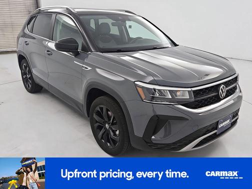 Gray 2023 Volkswagen Taos SE