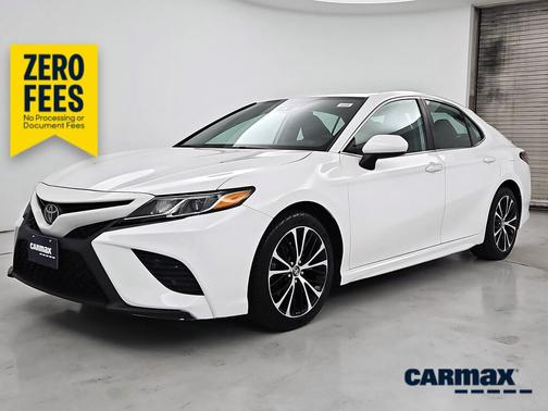 White 2019 Toyota Camry SE