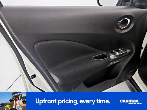 White 2016 Nissan Juke SL