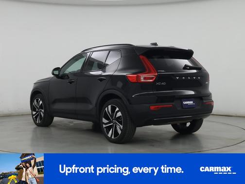 2025 Volvo XC40 B5 Plus Dark Theme