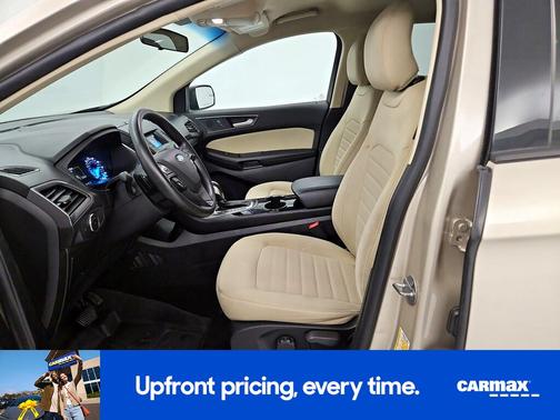 Tan 2018 Ford Edge SE