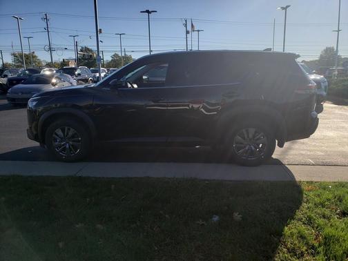 2025 Nissan Pathfinder S