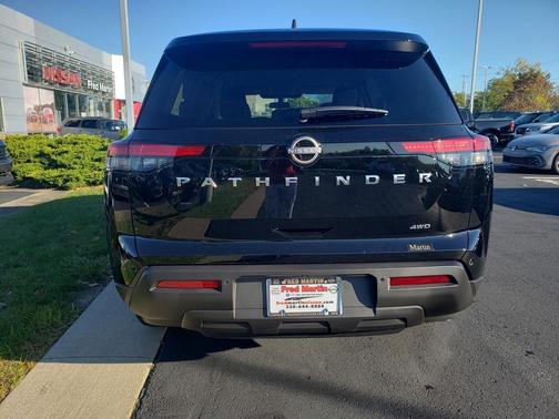 2025 Nissan Pathfinder S