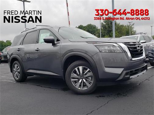2025 Nissan Pathfinder SL