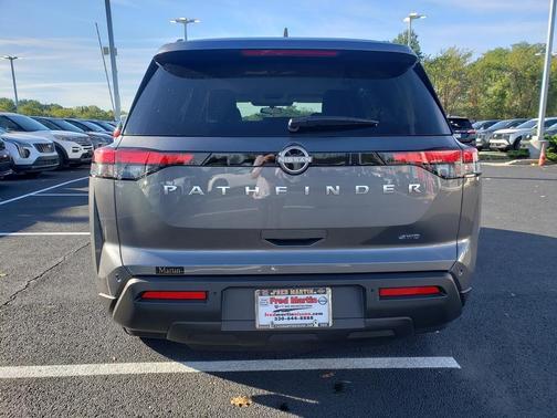 2025 Nissan Pathfinder SV