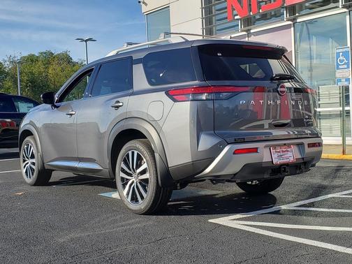 2025 Nissan Pathfinder Platinum