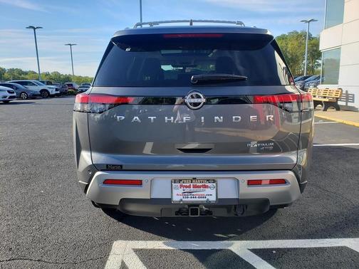 2025 Nissan Pathfinder Platinum