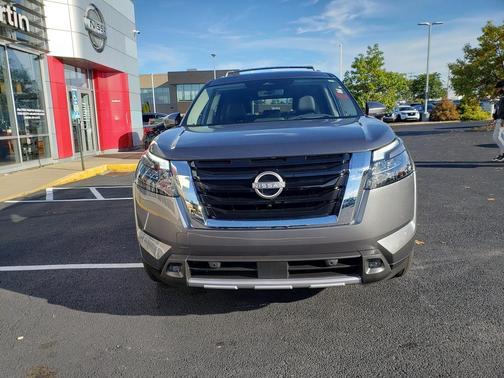 2025 Nissan Pathfinder Platinum