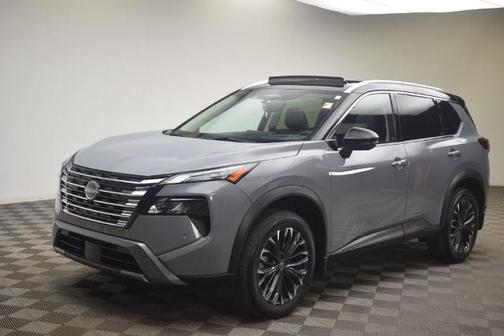 Boulder Gray Pearl / Super Black 2025 Nissan Rogue SL