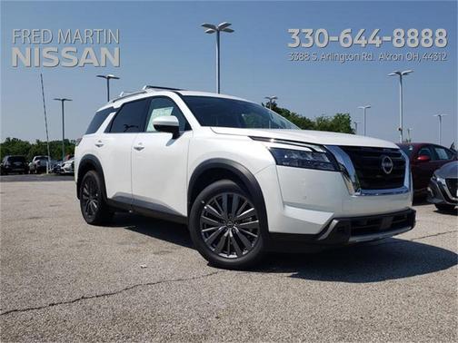 2025 Nissan Pathfinder SL
