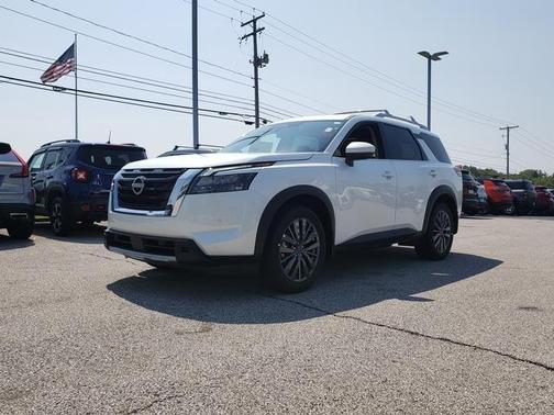 2025 Nissan Pathfinder SL