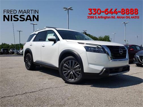 2025 Nissan Pathfinder SL