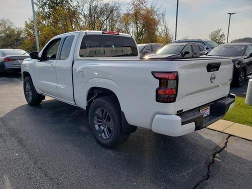 2025 Nissan Frontier SV