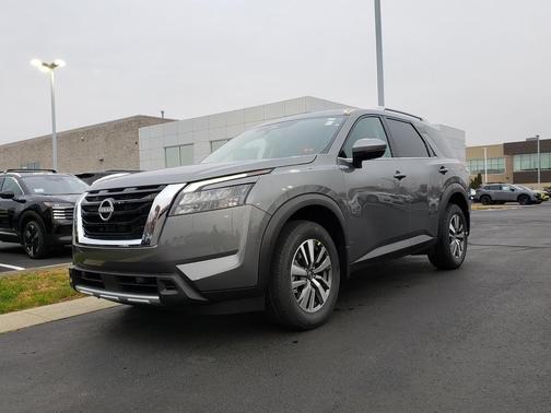 2025 Nissan Pathfinder SL