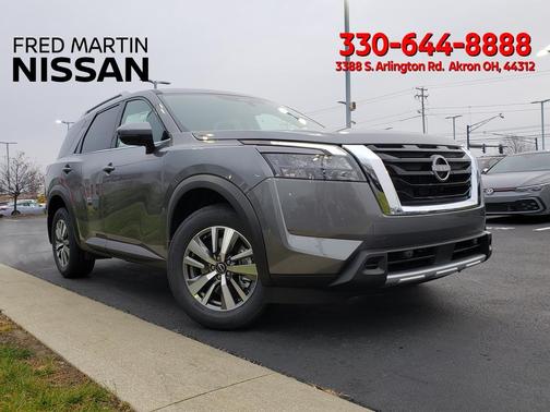 2025 Nissan Pathfinder SL