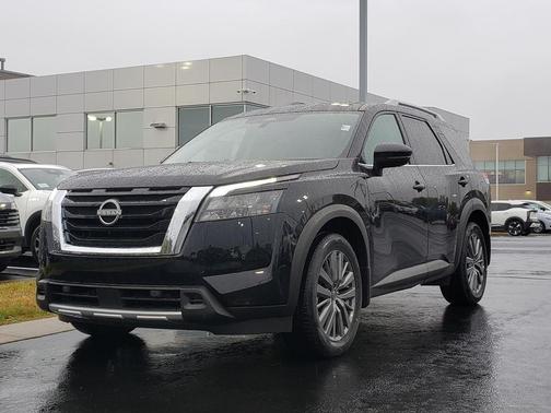2025 Nissan Pathfinder SL