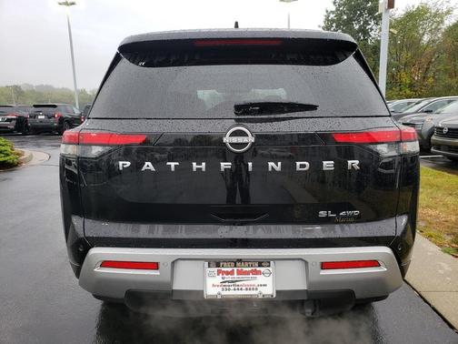 2025 Nissan Pathfinder SL