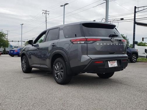 2025 Nissan Pathfinder S