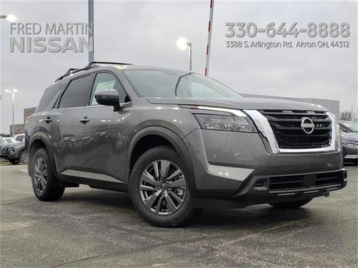 2025 Nissan Pathfinder SV
