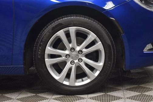 Photo 5 of 29 of 2015 Chrysler 200 Limited