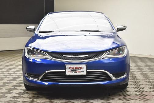 Photo 4 of 29 of 2015 Chrysler 200 Limited