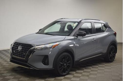 Boulder Gray Pearl 2023 Nissan Kicks SR