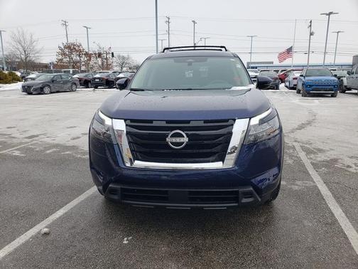 2025 Nissan Pathfinder SV