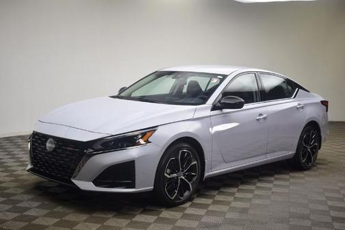 Gray Sky Pearl 2025 Nissan Altima SR